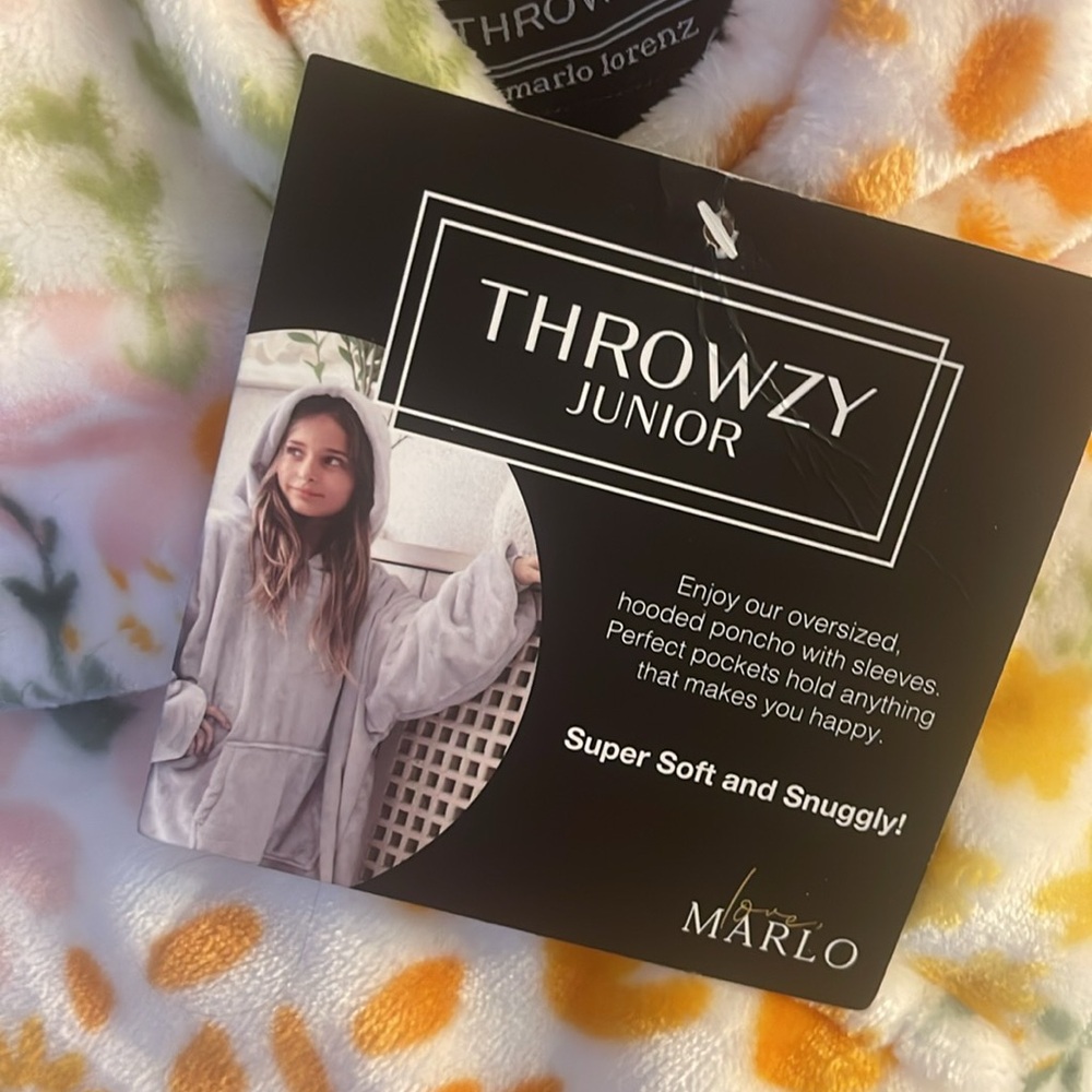 ✨NWT ✨ THROWSY in Wildflower ONE Size fits most super cute her tag fell off 🫠 - Picture 4 of 9